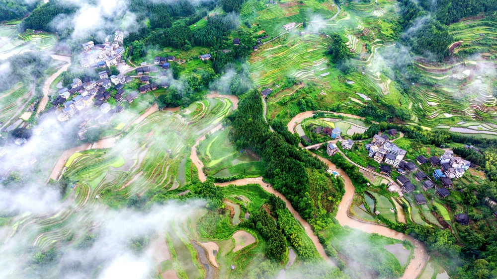 贵州从江：雨霁云海生 瑶寨画中游
