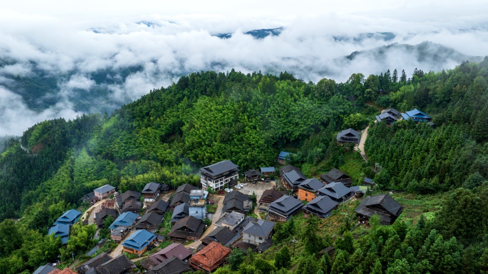 贵州从江：雨霁云海生 瑶寨画中游