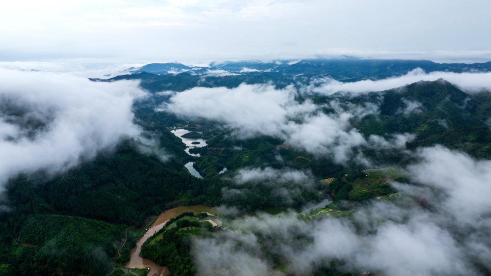 贵州从江：雨霁云海生 瑶寨画中游