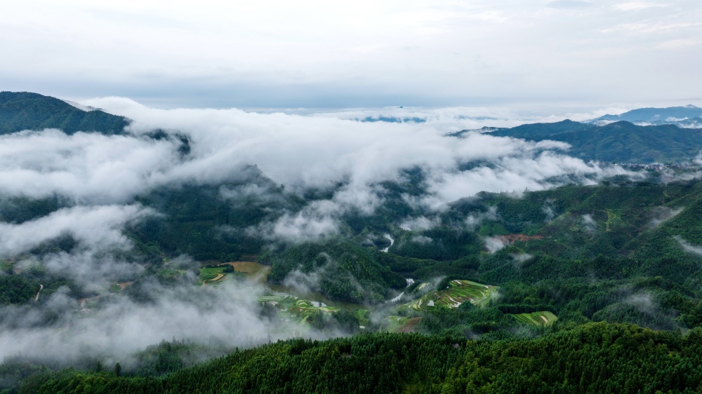 贵州从江：雨霁云海生 瑶寨画中游