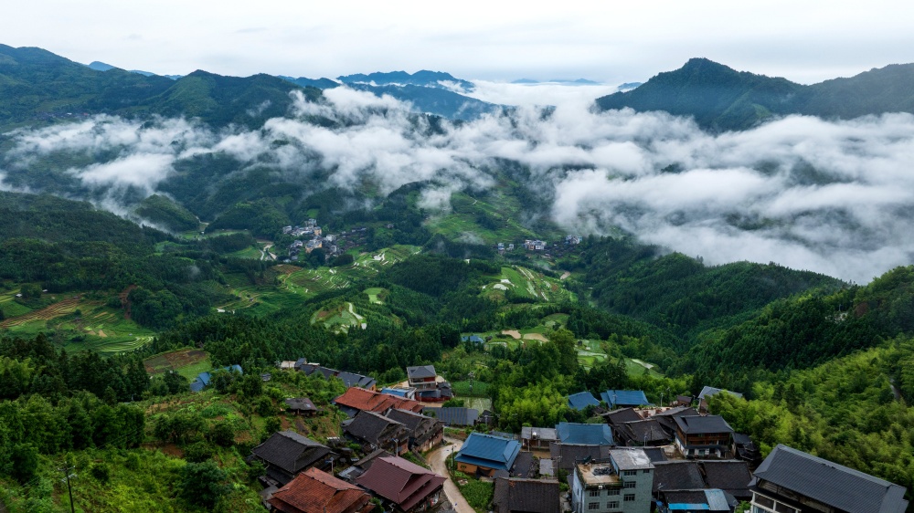 贵州从江：雨霁云海生 瑶寨画中游