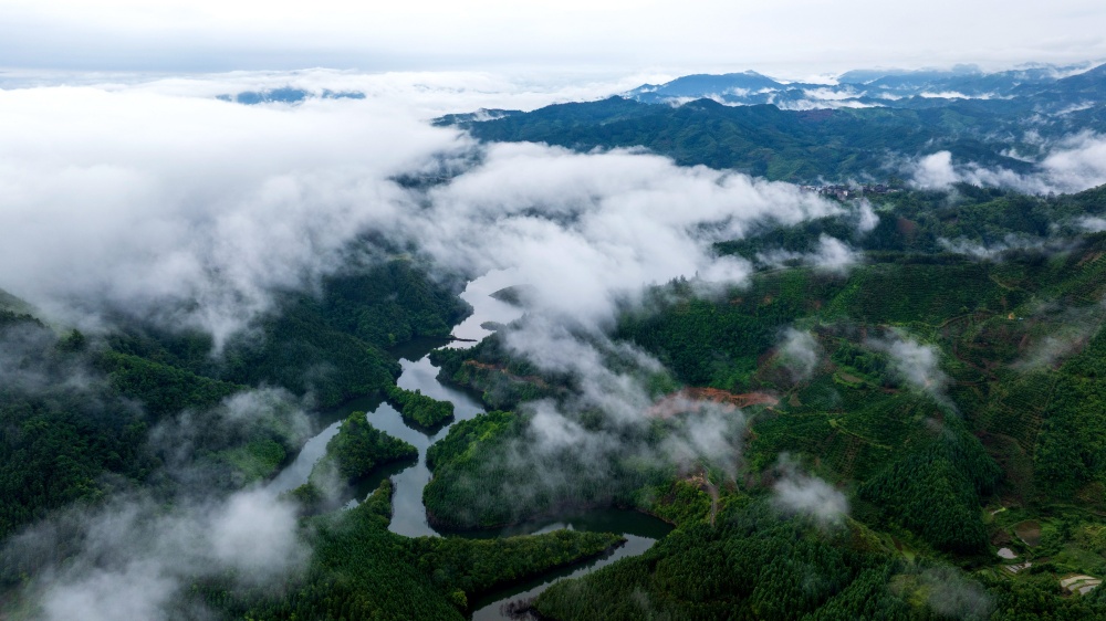 贵州从江：雨霁云海生 瑶寨画中游
